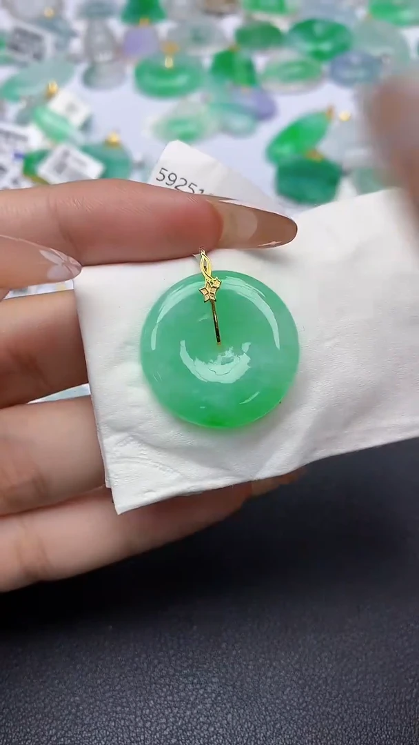 颈饰18K金镶嵌翡翠a货假一赔三支持复检百元上9元证书费自理