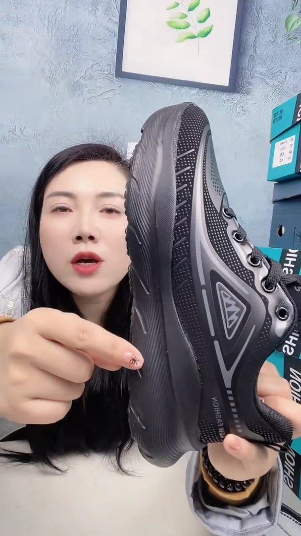 44黑灰皮面运动鞋  捡漏