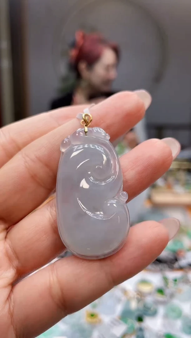 颈饰18K金镶嵌翡翠如意