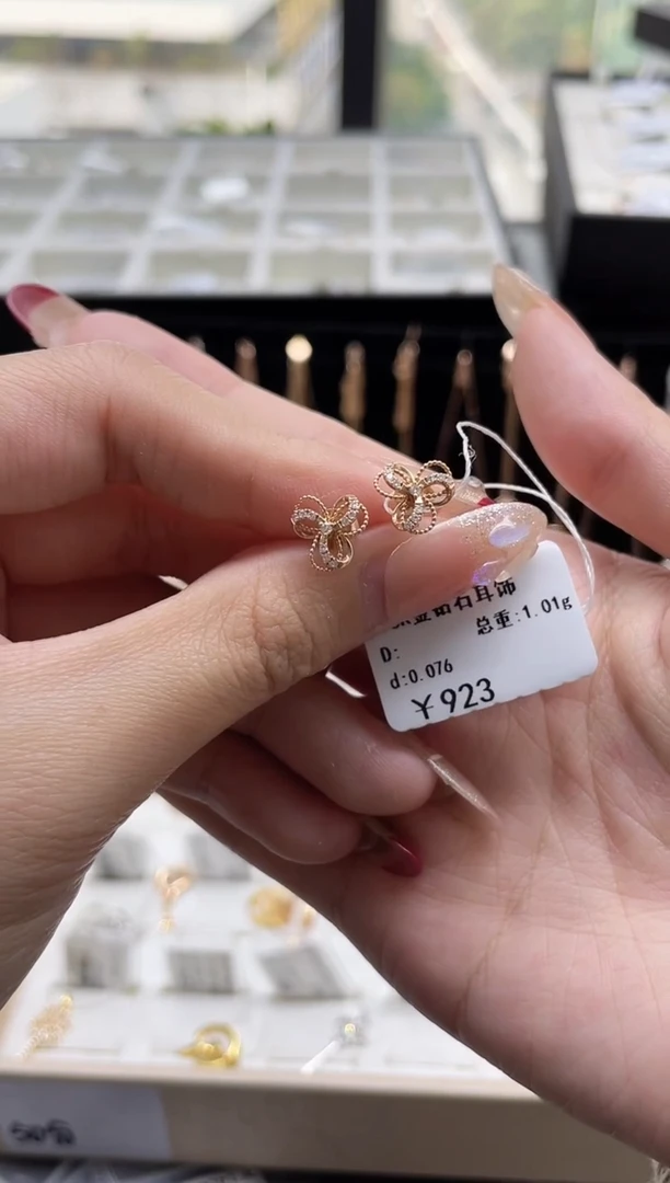 【闪购商品】钻石耳饰18K金镶嵌剪断标绳不退不换