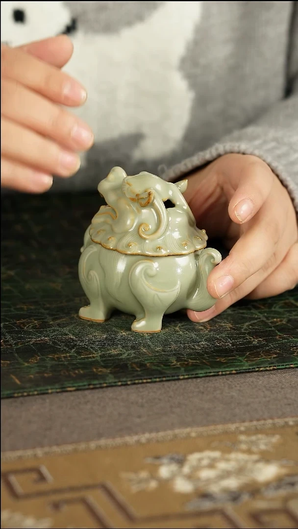 善窑厂汝窑粉青狻猊香炉