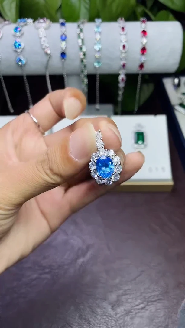 合金合成钻石蓝宝吊坠