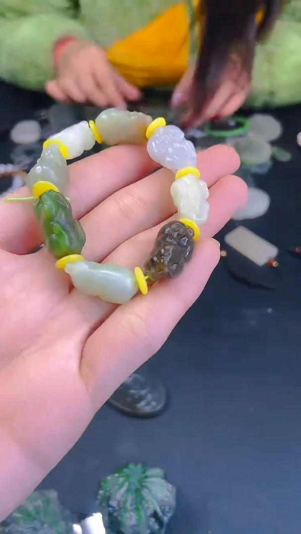 颈饰未镶嵌和田玉1