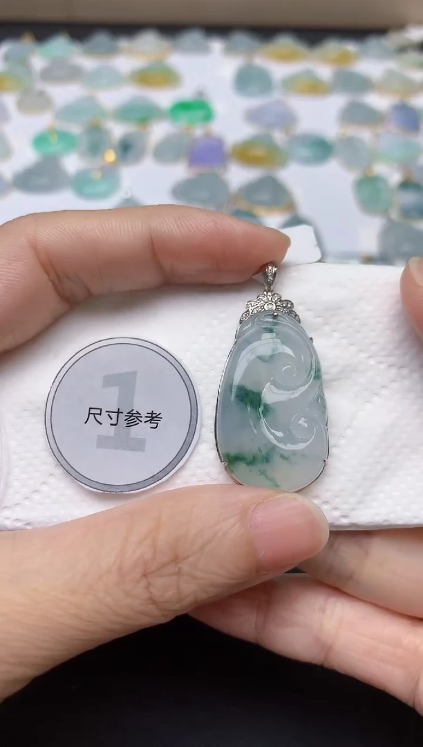 翡翠18K金镶嵌颈饰天然缅甸A货翡翠