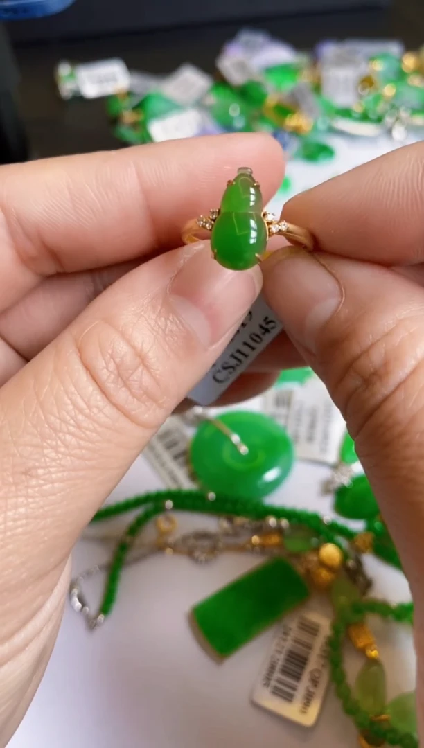 【闪购商品】翡翠颈饰18K金镶嵌戒指