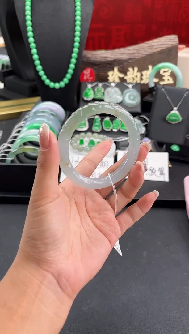 翡翠手镯未镶嵌手镯
