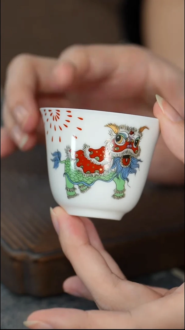 【玻璃舞狮茶杯】【9西泠礼盒】