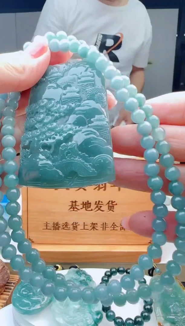 翡翠未镶嵌颈饰多样性发其中一
