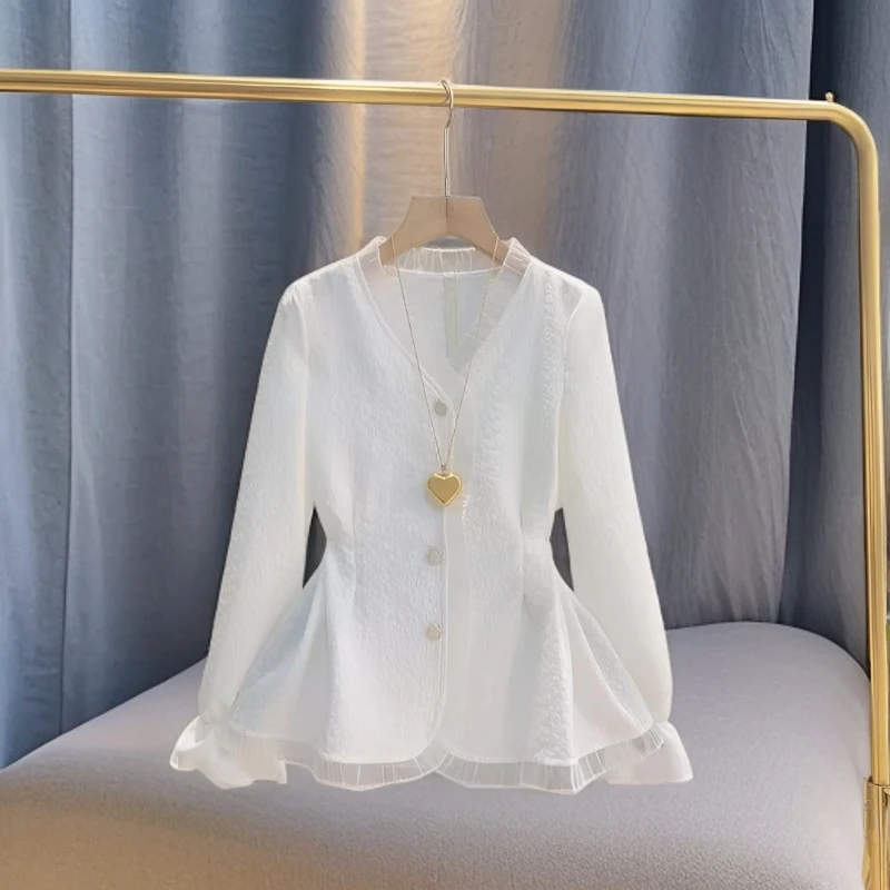 大码女装法式木耳边v领泡泡袖衬衫2025秋季新款收腰显瘦气质上衣