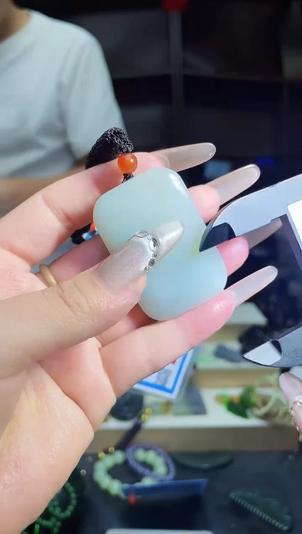 和田玉未镶嵌颈饰1