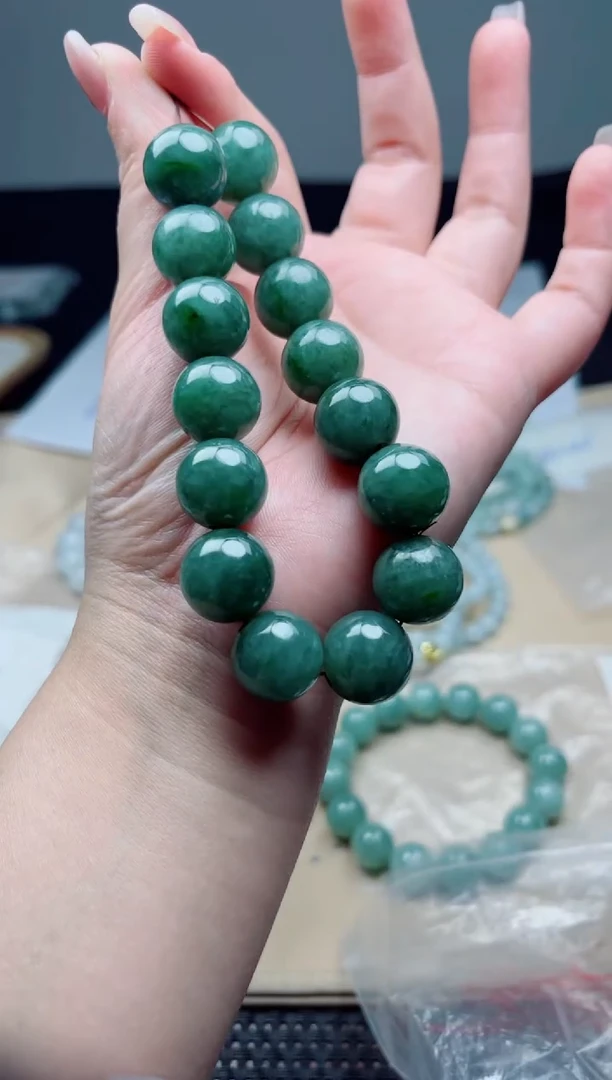 定制翡翠未镶嵌珠串