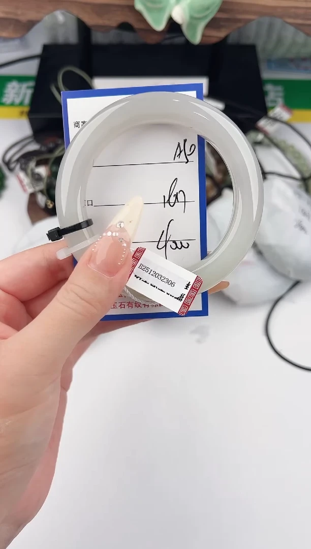 未镶嵌手镯和田玉50颜色微差无瑕疵