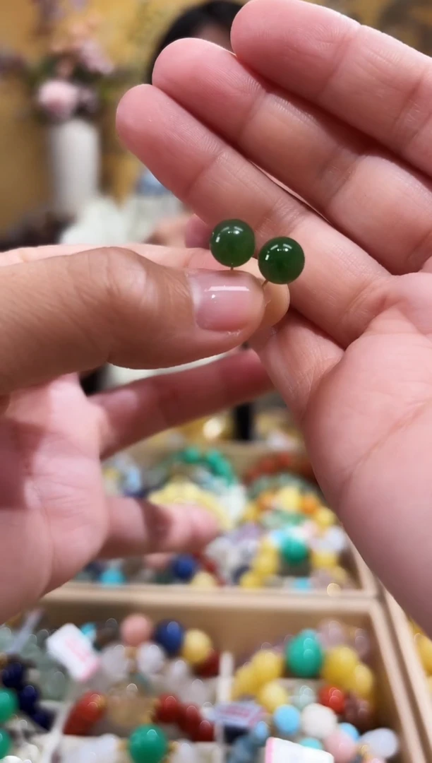 18K金镶嵌和田玉耳饰耳饰