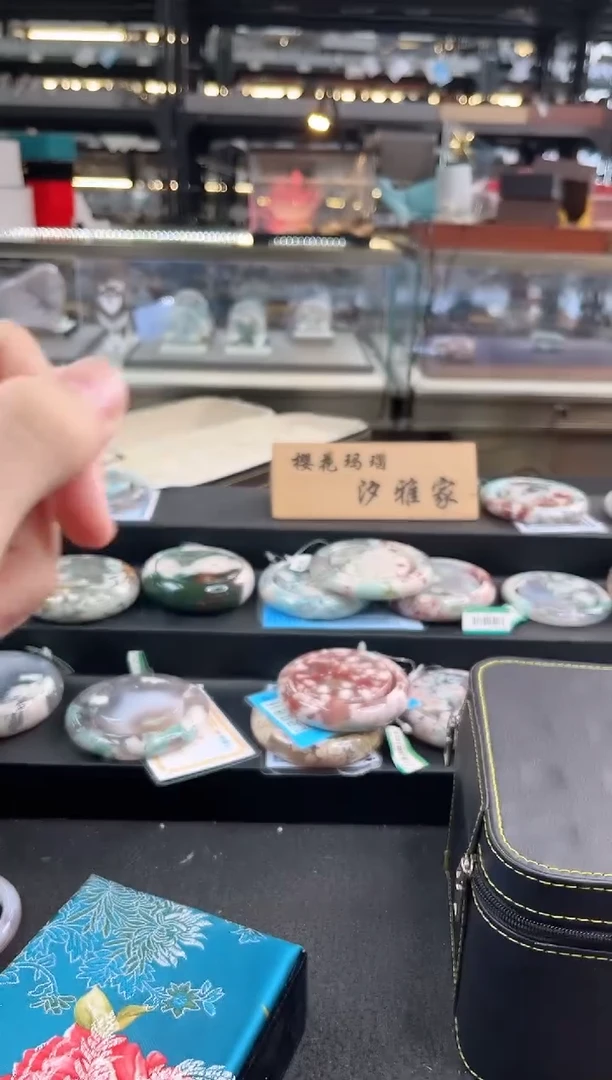 未镶嵌手镯石英质玉六*六圈口（赠品镯心）