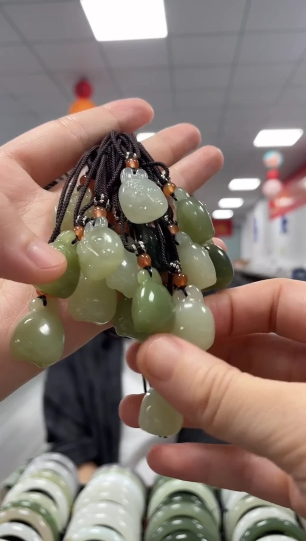 和田玉未镶嵌颈饰小兔子挂件一件多样性发一件