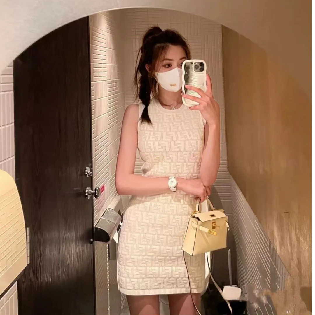 95新 FENDI/芬迪 白色logo镂空针织连衣裙（配打底）/it40/编号4559