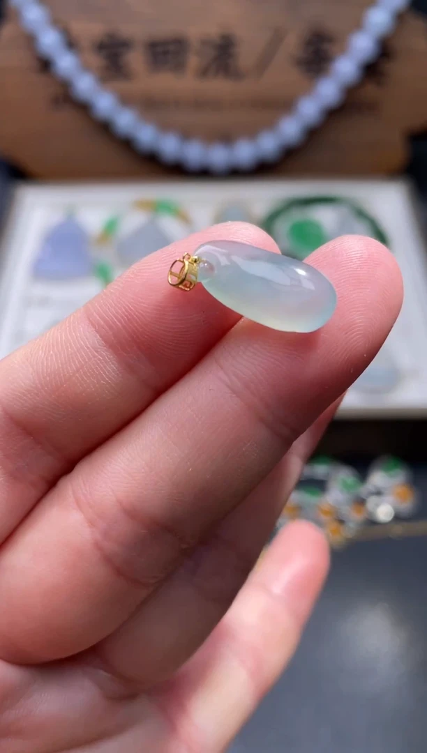 【闪购商品】翡翠颈饰18K金镶嵌9............