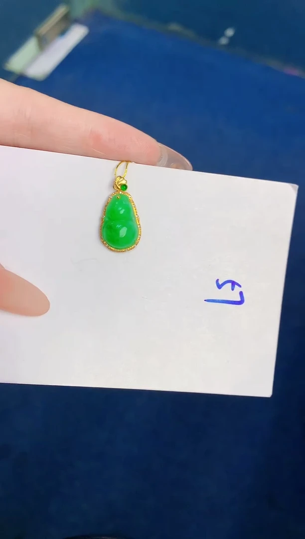 颈饰18K金镶嵌翡翠缅甸天然翡翠A货