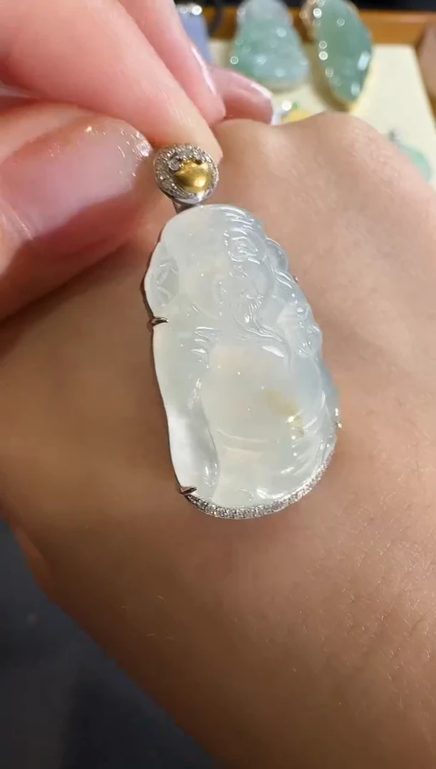 【闪购商品】翡翠吊坠(不含链)18K金镶嵌【源头工厂】钻石镶嵌