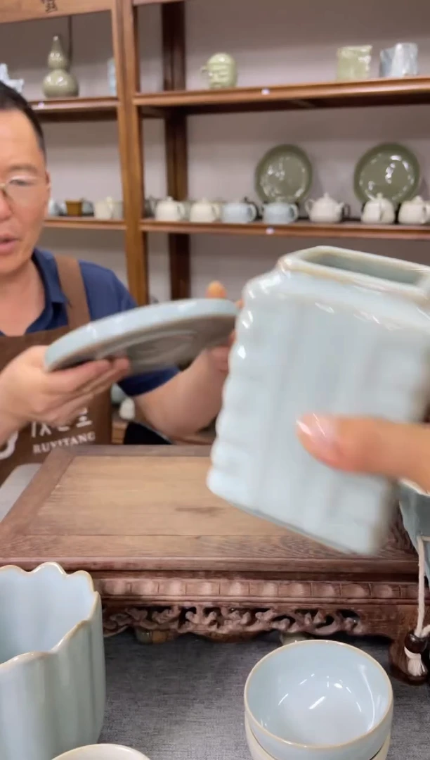 瓷片天青釉水琮式笔筒