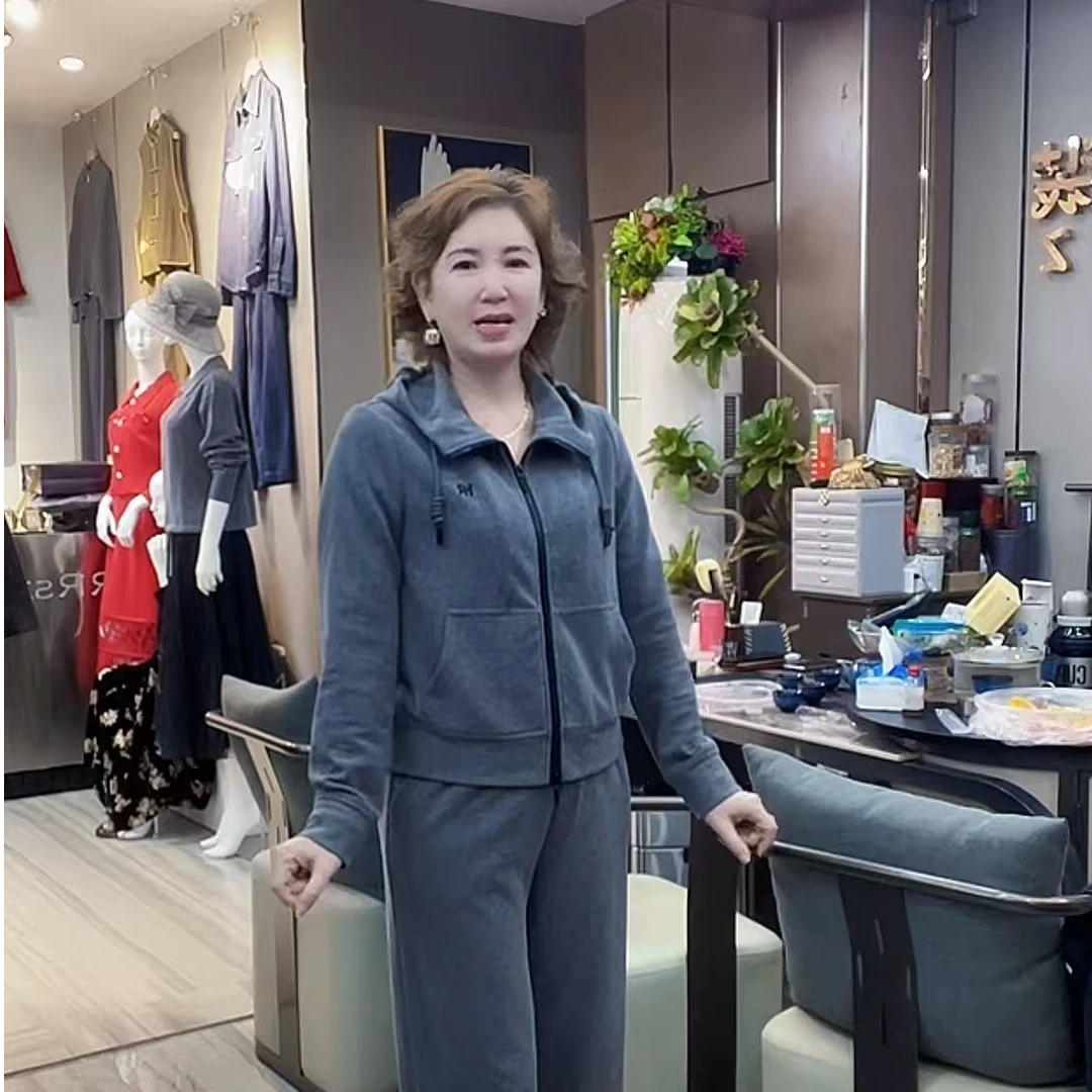 茹茹时装灰色戴帽拉链套装