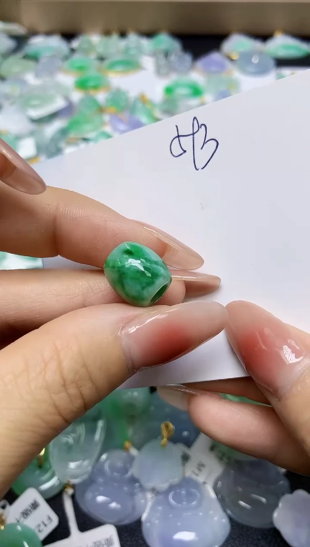 翡翠未镶嵌颈饰 天然缅甸翡翠A货