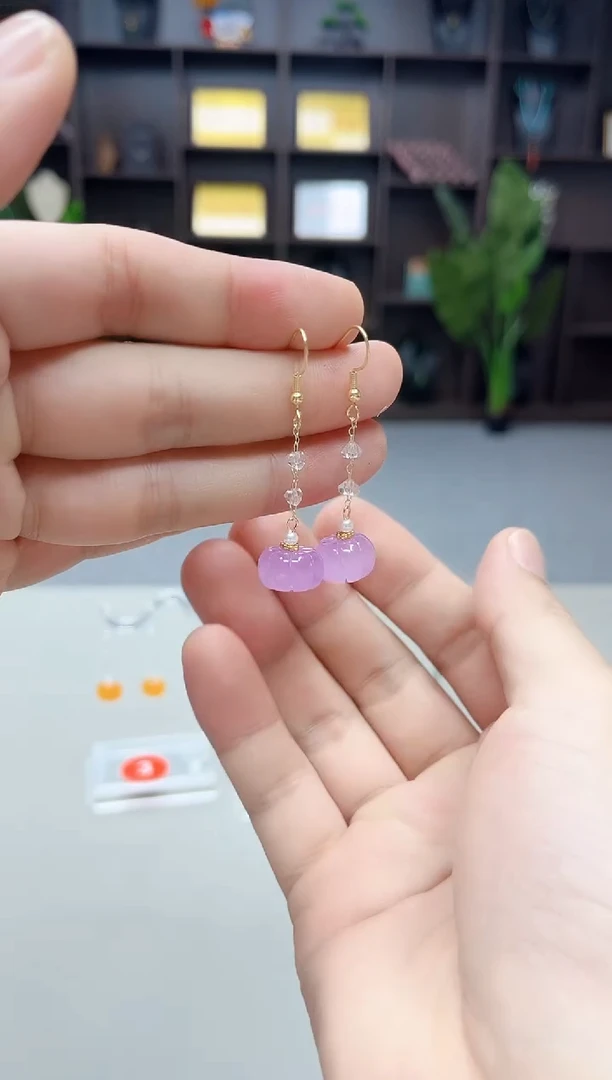 未镶嵌石英质玉（天山翠）耳钉W04