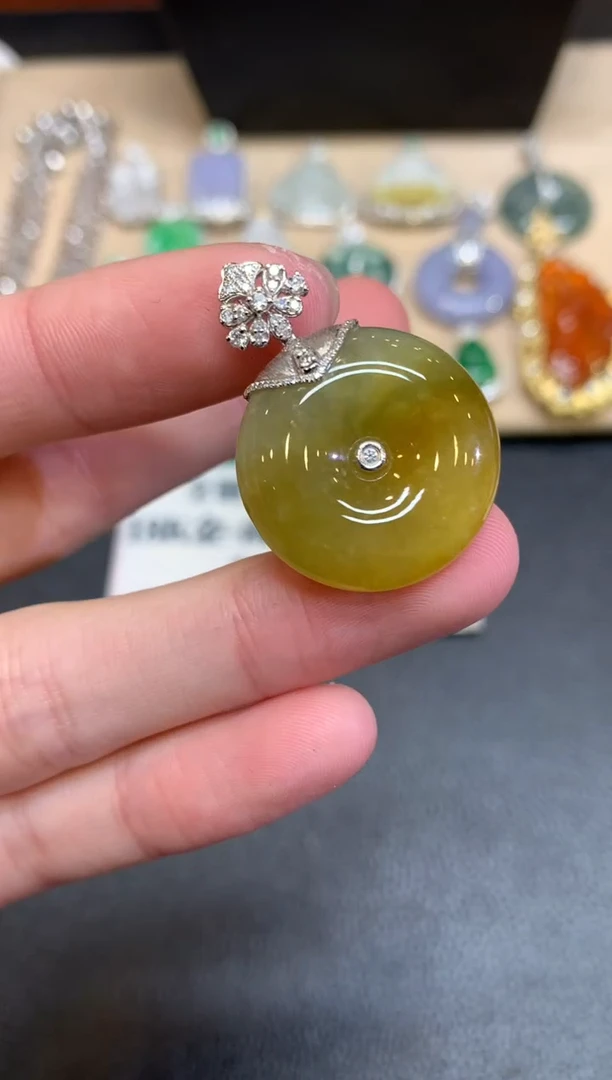 【闪购商品】翡翠颈饰18K金镶嵌平安扣【无服务费】