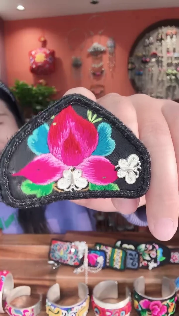 织绣非遗手工刺绣苗绣饰品46