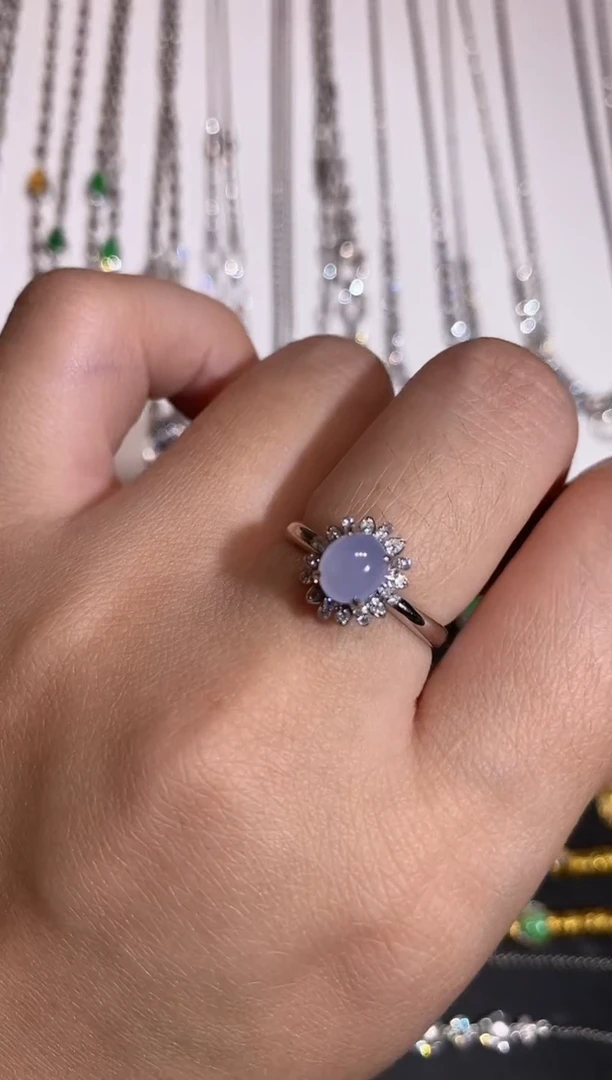 颈饰18K金镶嵌翡翠戒指