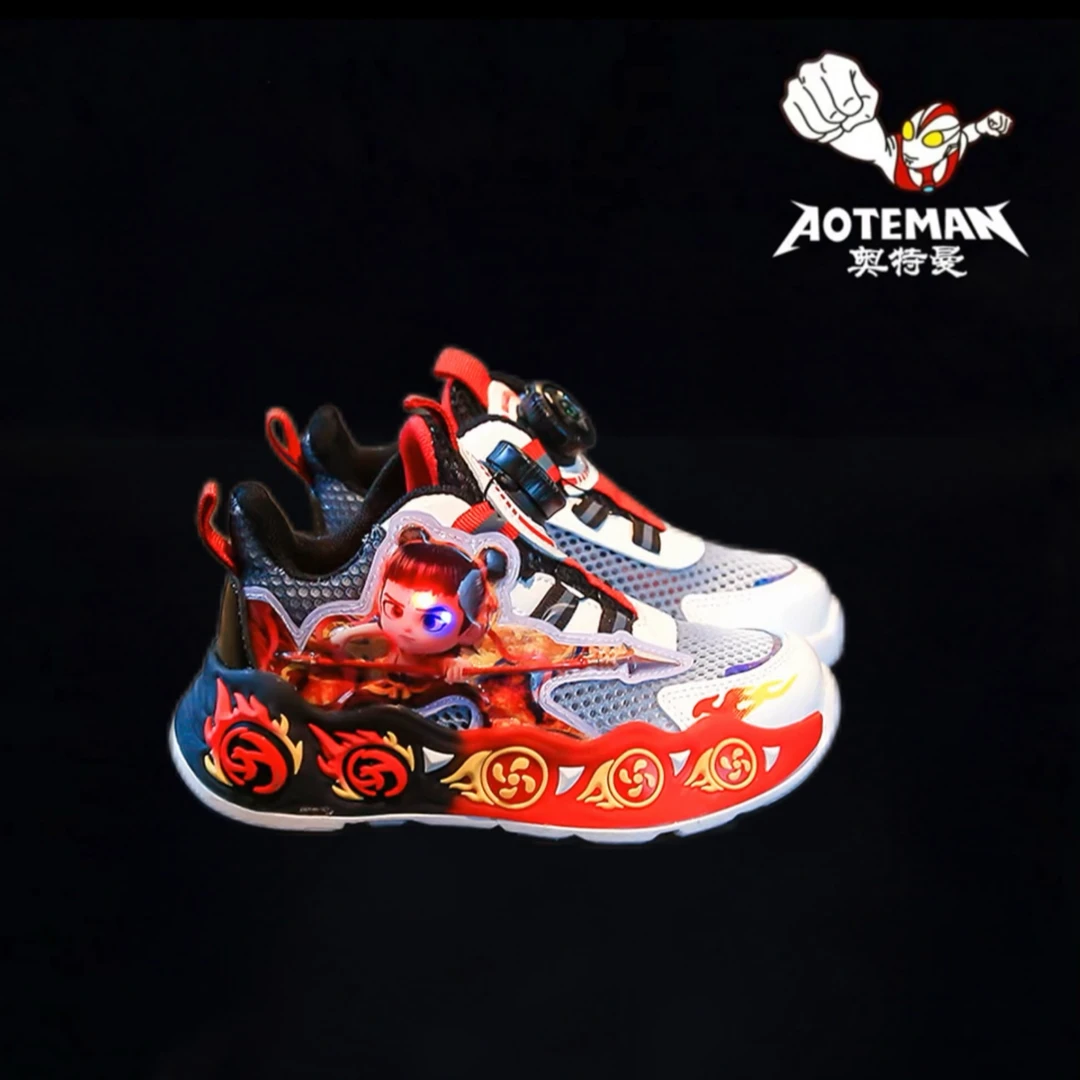 奥特曼正品联名哪吒2025夏季新款儿童透气单网亮灯网面发光运动鞋