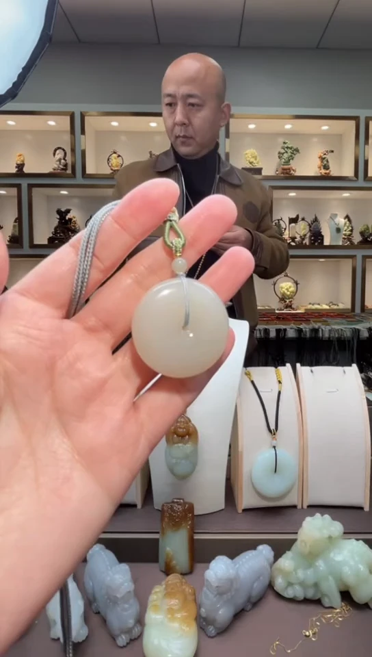 颈饰未镶嵌和田玉苏