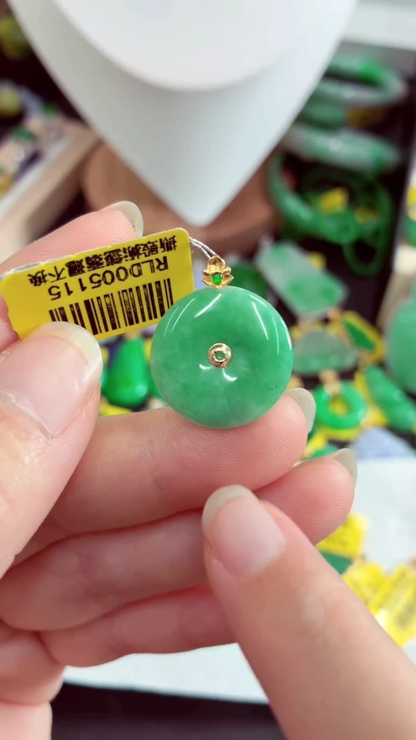 吊坠(不含链)18K金镶嵌翡翠挂件