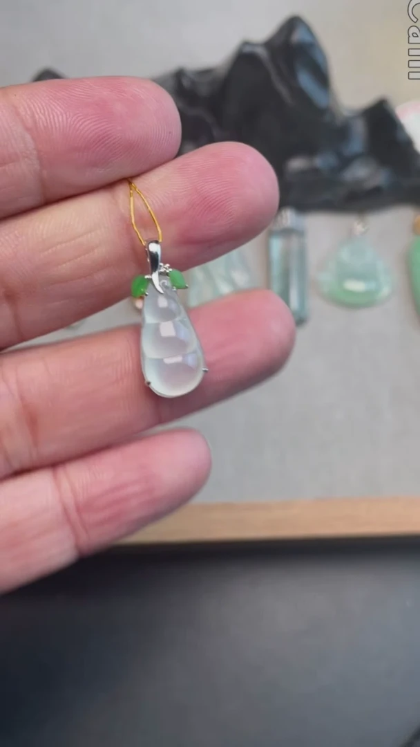 【闪购商品】翡翠吊坠(不含链)18K金镶嵌天然缅甸翡翠A货