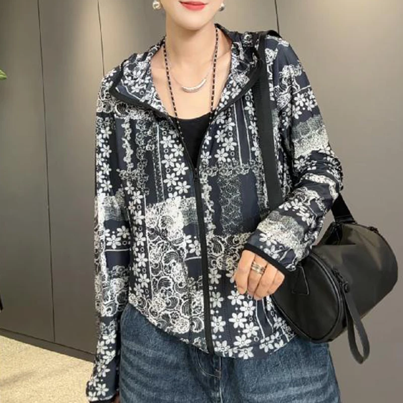 高级感洋气气质外套女款2026新款爆款黑色百搭时尚休闲连帽防晒衣