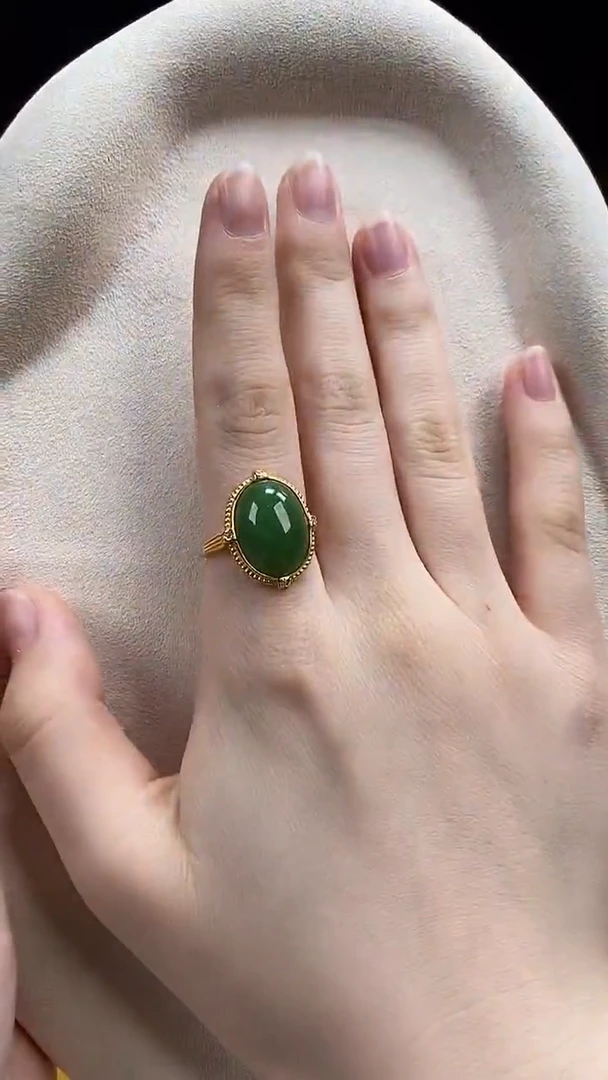 未镶嵌戒指和田玉（碧玉）戒指