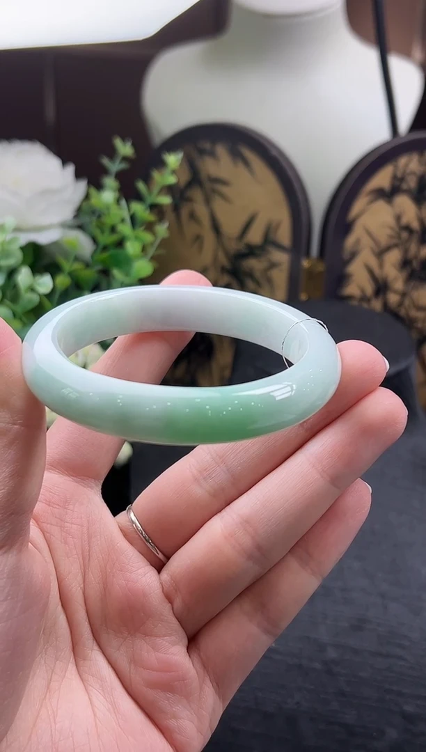 翡翠手镯未镶嵌手镯（56）