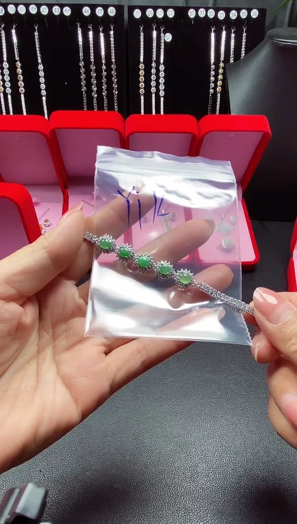 未镶嵌戒指翡翠Y***.翡翠手链