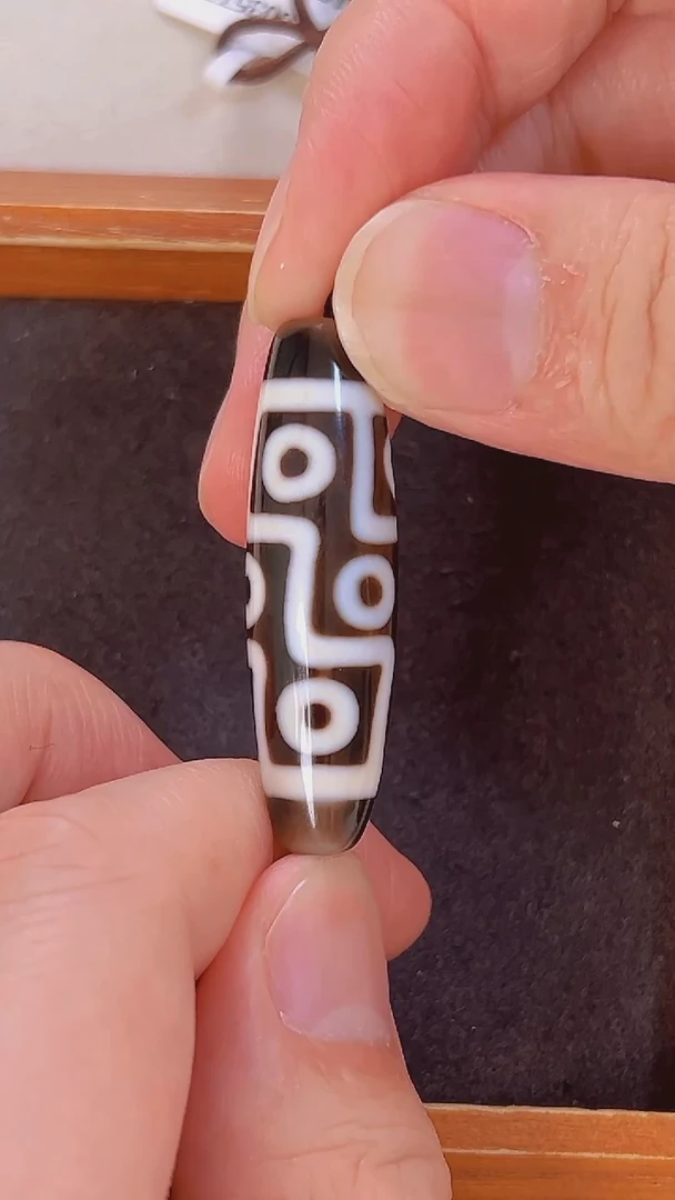 未镶嵌颈饰玛瑙/玉髓行运朱砂折线九眼42.2*12.1