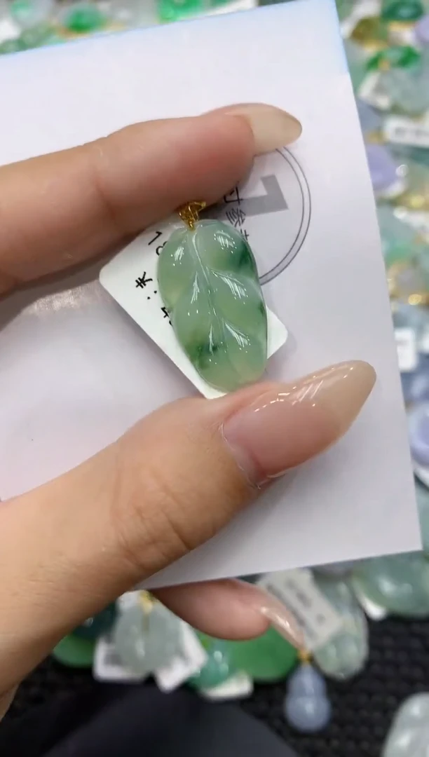 颈饰18K金镶嵌翡翠111111111111