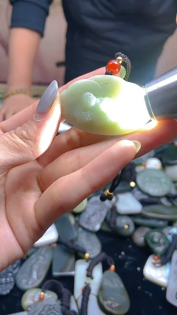 颈饰未镶嵌和田玉1