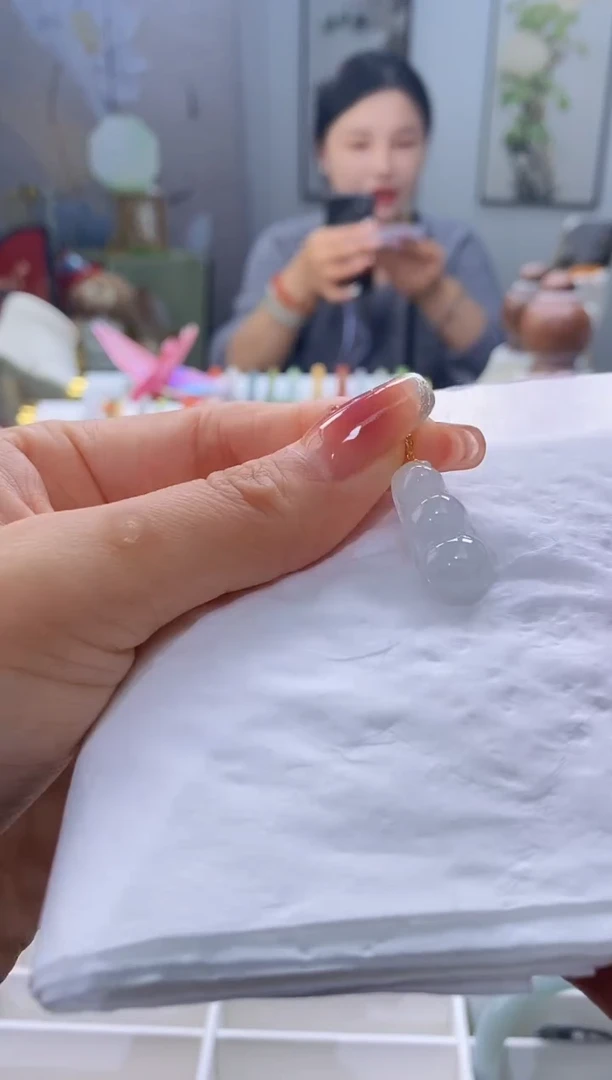 吊坠(不含链)18K金镶嵌翡翠72号三豆子吊坠