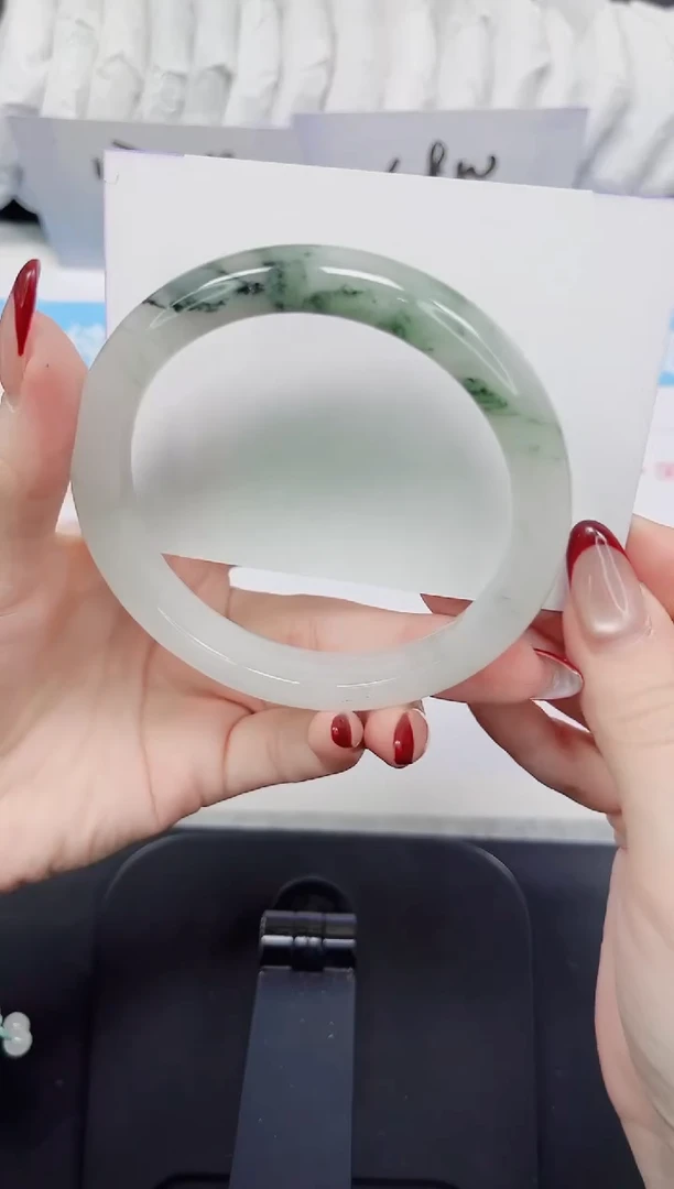 【闪购商品】石英质玉手镯未镶嵌155