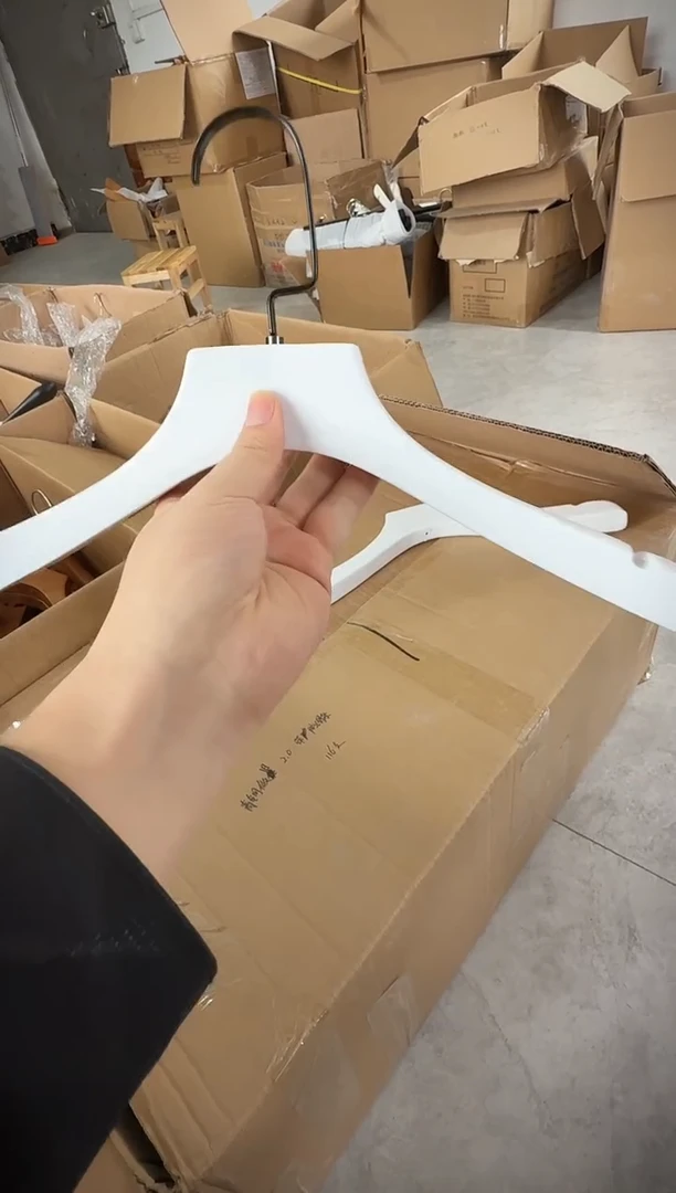 40厘米3.0宽肩白色亮面实木衣架10支装