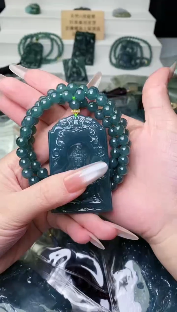 颈饰未镶嵌翡翠