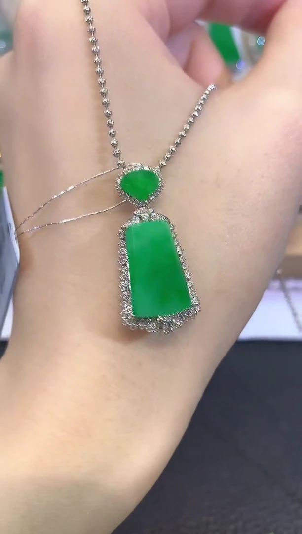 吊坠(不含链)18K金镶嵌翡翠冬日珠宝Q84