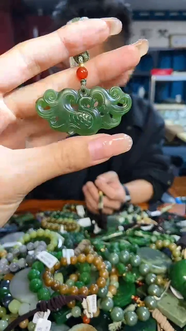 未镶嵌和田玉挂件1