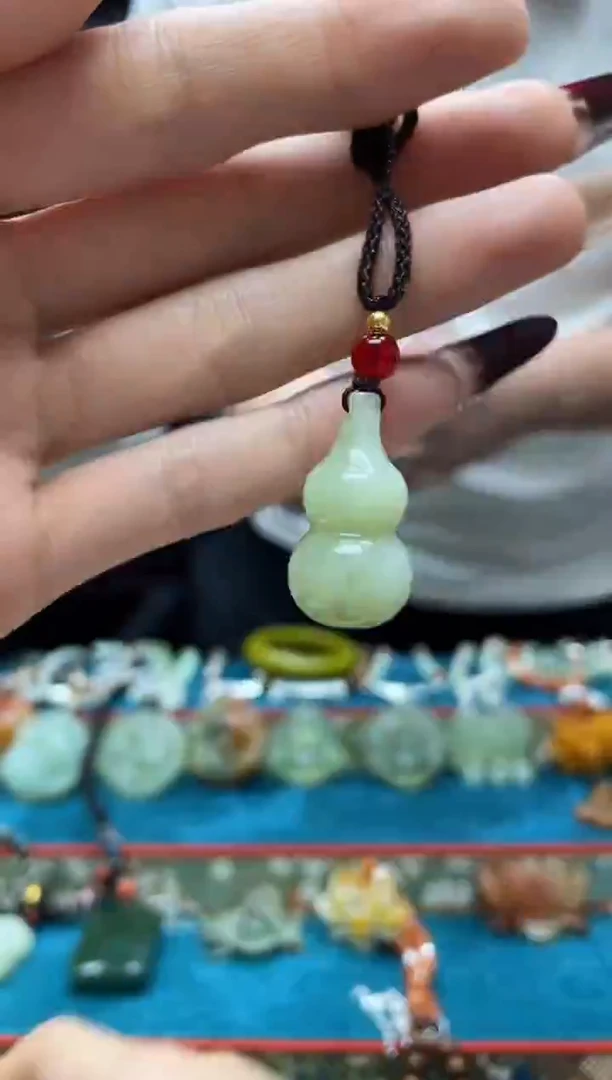 未镶嵌岫玉吊坠·