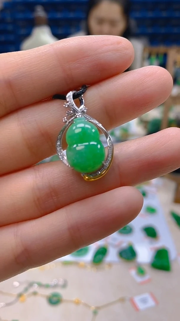 颈饰18K金镶嵌翡翠新号开播 全场乱卖