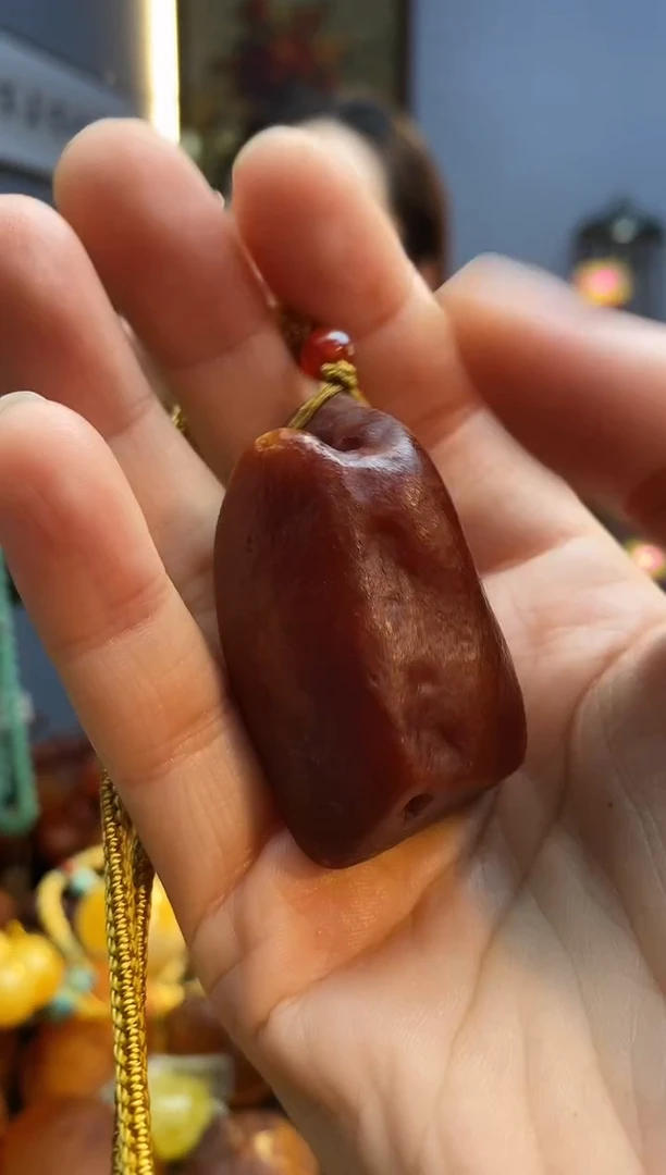 琥珀颈饰未镶嵌吊坠